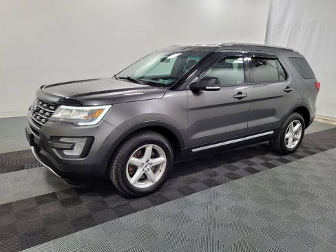 Used 2016 Ford Explorer XLT w/ Equipment Group 202A AWD/4WD image 2