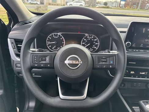 Used 2024 Nissan Rogue SV image 16