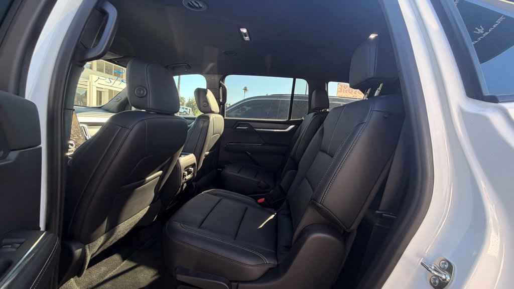 Used 2026 GMC Acadia Elevation w/ Elevation Premium Package FWD image 8