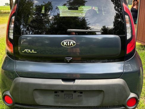 Used 2015 Kia Soul + w/ Audio Package FWD image 8