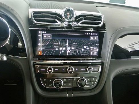 Used 2023 Bentley Bentayga AWD/4WD image 18