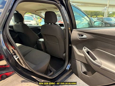 Used 2018 Ford Focus SE FWD image 29