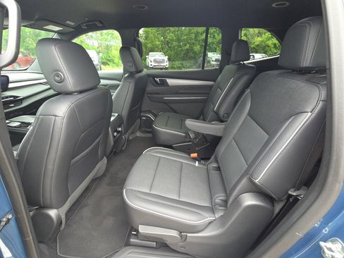 Used 2025 Buick Enclave Preferred FWD image 28