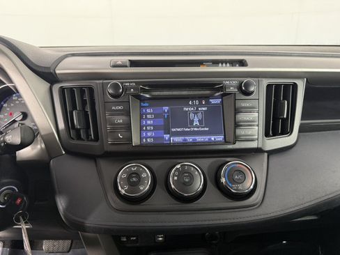 Used 2018 Toyota RAV4 LE w/ All Weather Liner Package FWD image 18