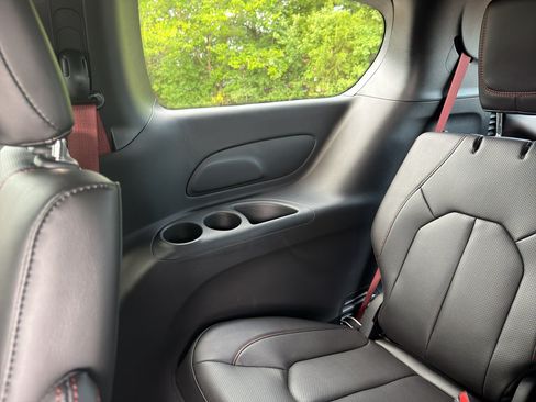 New 2027 Chrysler Pacifica Select FWD image 26