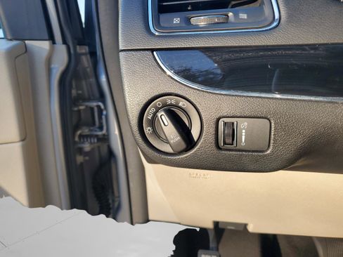 Used 2020 Dodge Grand Caravan SXT image 31