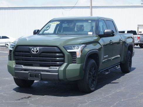 Used 2022 Toyota Tundra SR5 w/ SR5 Premium Package AWD/4WD image 2