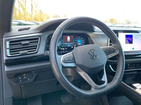 Used 2025 Volkswagen Atlas Cross Sport SE image 34