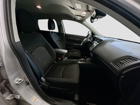 Used 2025 Mitsubishi Outlander Sport AWD image 31