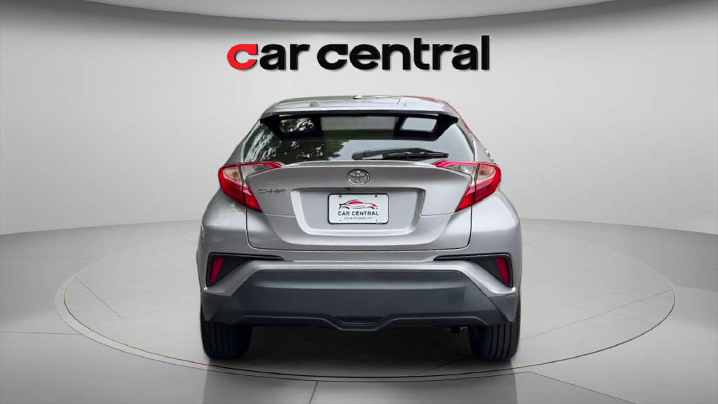 Used 2019 Toyota C-HR XLE FWD image 4