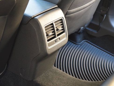 Used 2015 Volkswagen Passat TDI SEL Premium image 43