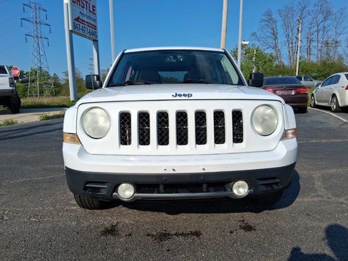 Used 2012 Jeep Patriot Limited w/ Sun/Sound Group FWD image 2