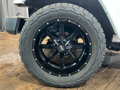 Used 2015 Jeep Wrangler Unlimited Sahara w/ Connectivity Group image 32