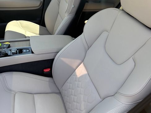 New 2026 Volvo XC90 B6 Plus w/ Protection Package Premier AWD/4WD image 16