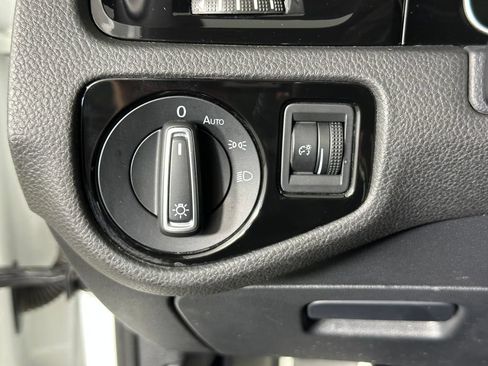 Used 2018 Volkswagen Golf R 4-Door AWD/4WD image 21