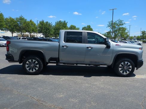 Used 2025 Chevrolet Silverado 2500 Custom w/ Custom Value Package AWD/4WD image 11