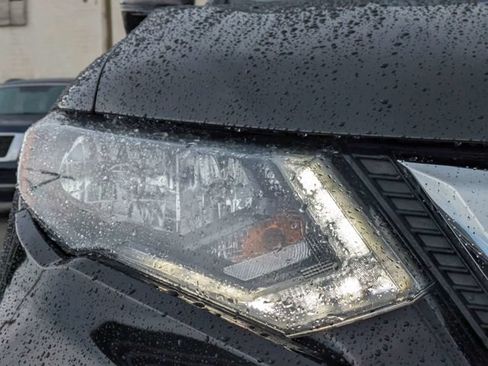 Used 2018 Nissan Rogue SV AWD/4WD image 10