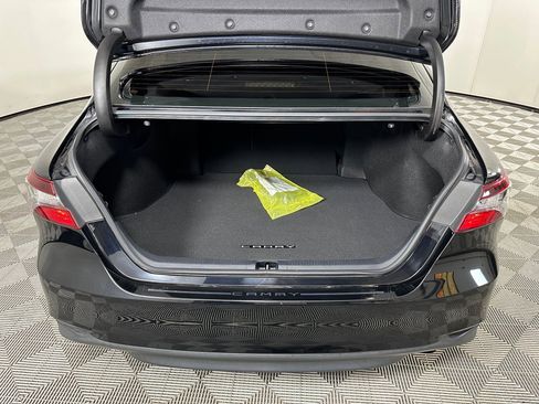 Used 2022 Toyota Camry LE image 31