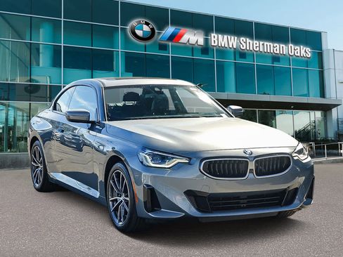 Used 2025 BMW 230i xDrive Coupe w/ Premium Package image 3