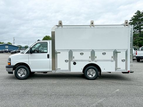 New 2025 Chevrolet Express 3500 w/ Power Convenience Package image 8