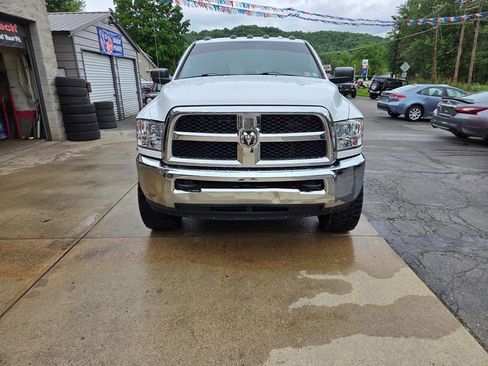 Used 2014 RAM 2500 Tradesman w/ Chrome Appearance Group AWD/4WD image 2