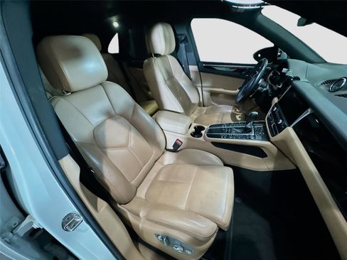 Used 2020 Porsche Macan S image 14