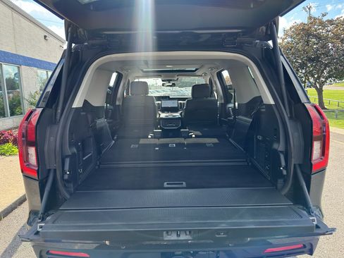 Used 2025 Ford Expedition Active AWD/4WD image 22