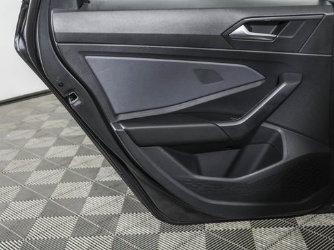 Used 2025 Volkswagen Jetta SE image 38