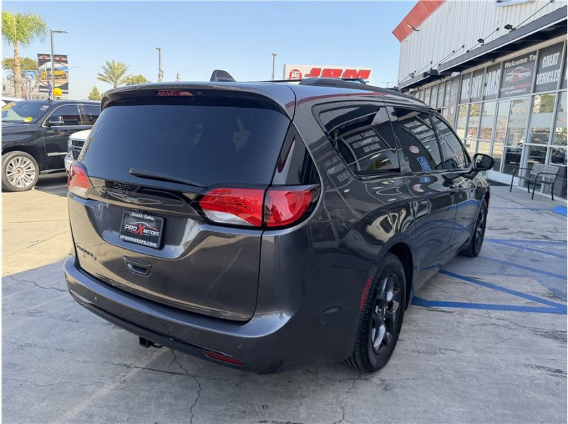 Used 2019 Chrysler Pacifica Touring-L Plus w/ Advanced Safetytec Group FWD image 6