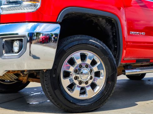 Used 2017 GMC Sierra 2500 SLE w/ SLE Fleet Preferred Package AWD/4WD image 2