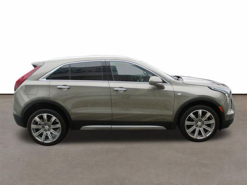 Used 2020 Cadillac XT4 Premium Luxury w/ Cold Weather Package image 6