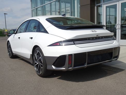 Used 2023 Hyundai Ioniq 6 Limited image 3