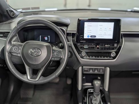 Used 2024 Toyota Corolla Cross XSE w/ Convenience Package AWD/4WD image 5