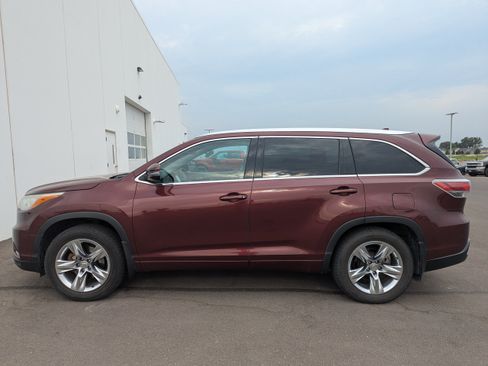 Used 2014 Toyota Highlander Limited w/ Driver Technology Package AWD/4WD image 8