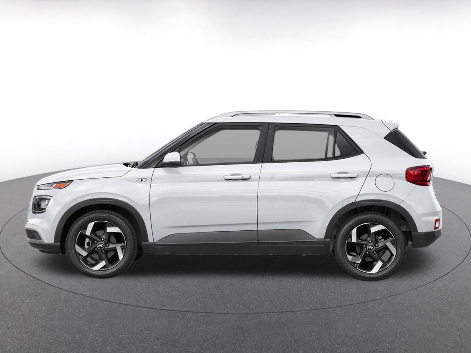Used 2025 Hyundai Venue SEL FWD image 4