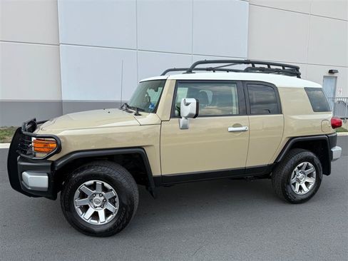 Used 2014 Toyota FJ Cruiser 4WD w/ Convenience Package image 5
