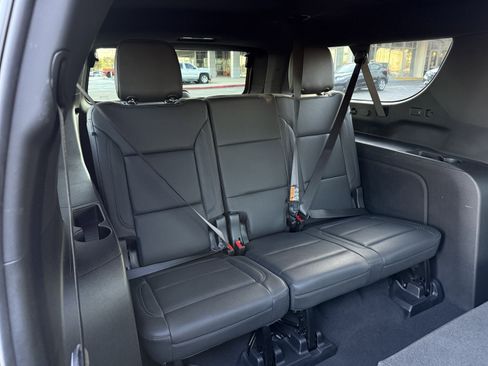 Used 2025 Chevrolet Suburban LT image 37