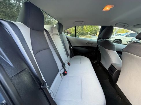Used 2022 Toyota Corolla LE image 18