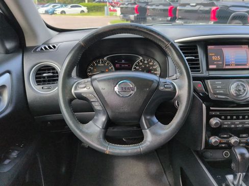 Used 2016 Nissan Pathfinder SV FWD image 16
