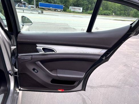 Used 2010 Porsche Panamera S image 18