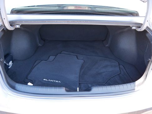 Certified 2026 Hyundai Elantra SE FWD image 18