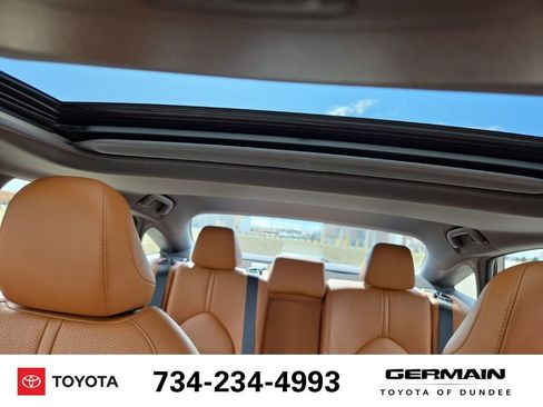 Used 2022 Toyota Avalon Limited w/ Advanced Safety Package FWD image 17