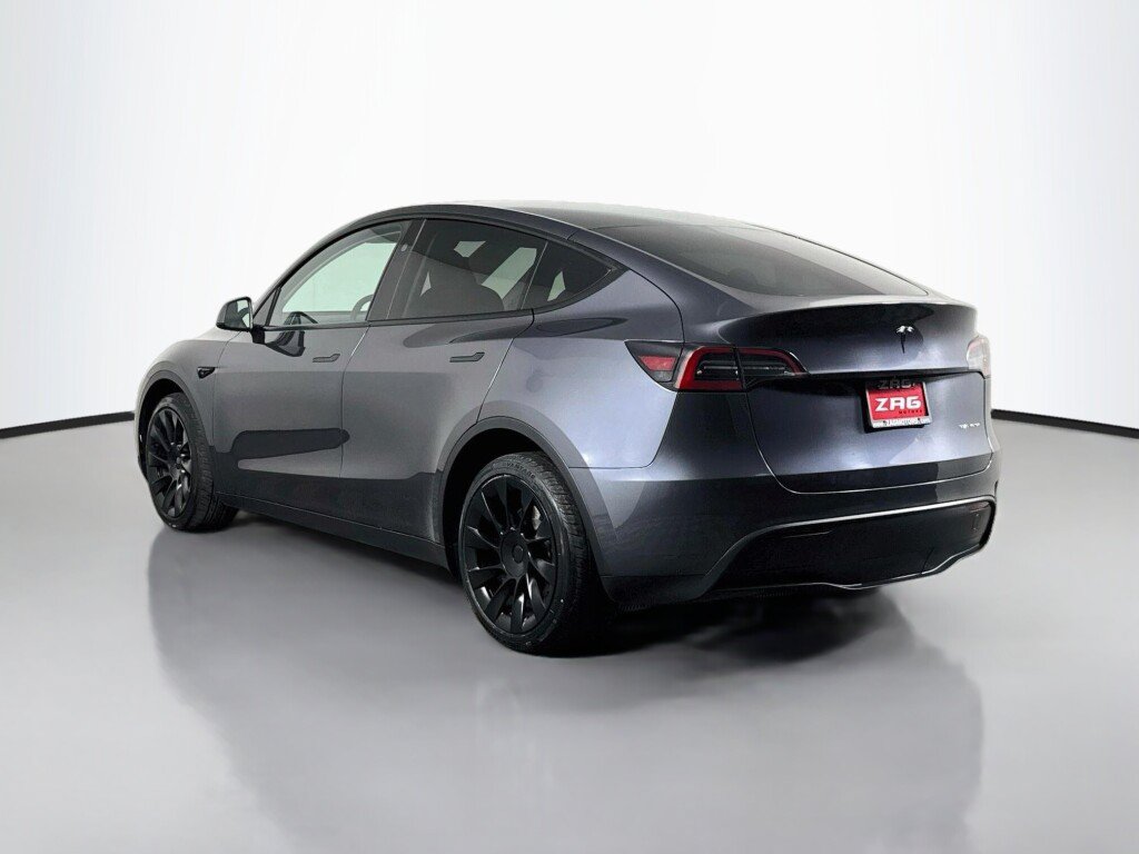 Used 2023 Tesla Model Y Long Range AWD/4WD image 3