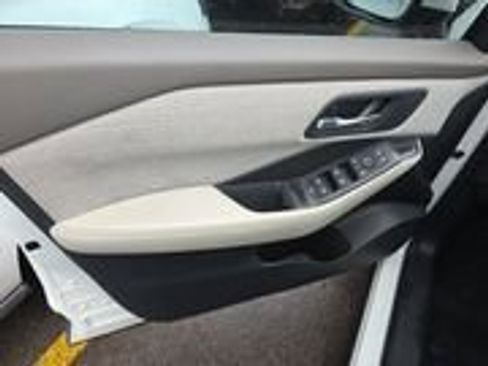 Used 2023 Nissan Rogue SV image 14