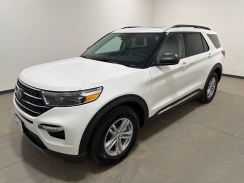 Used 2024 Ford Explorer XLT w/ Equipment Group 202A AWD/4WD image 7