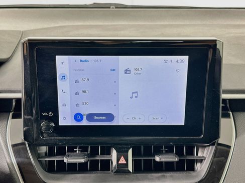 Used 2025 Toyota Corolla LE FWD image 19