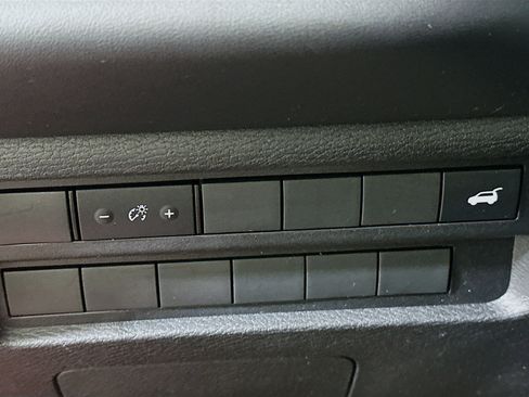 Used 2025 Mitsubishi Outlander SE image 17