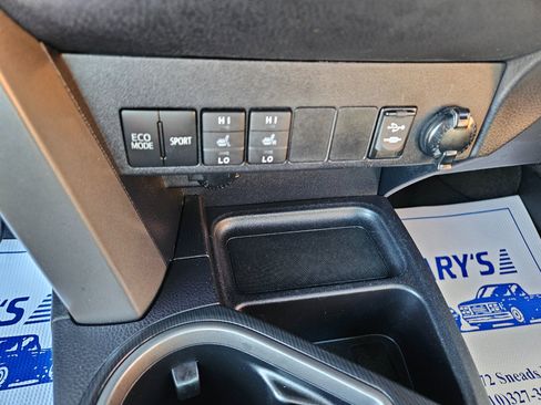 Used 2016 Toyota RAV4 SE image 19