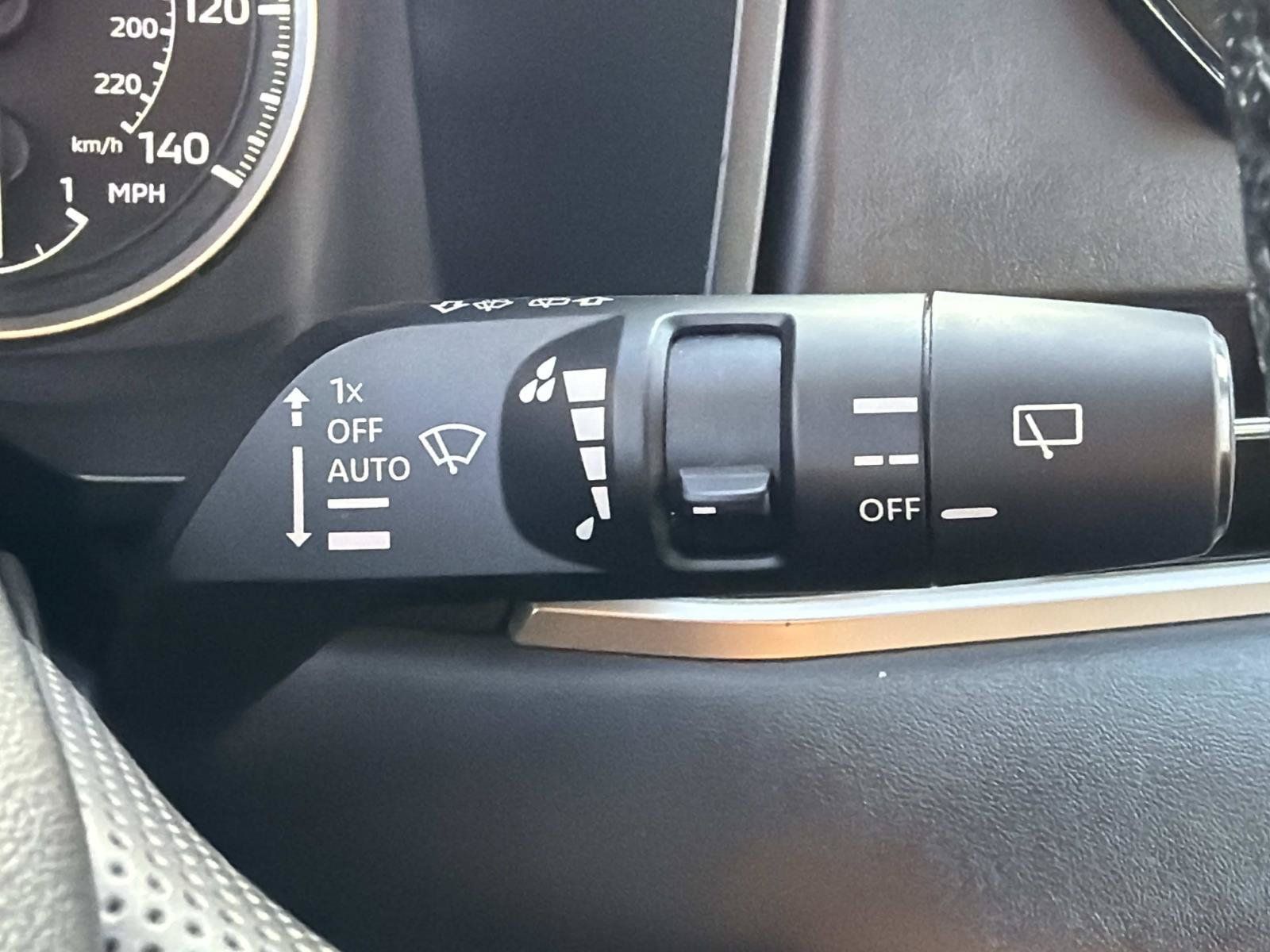 Used 2024 Mitsubishi Outlander AWD image 28