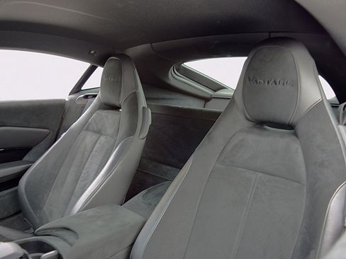 Used 2019 Aston Martin V8 Vantage Coupe image 27